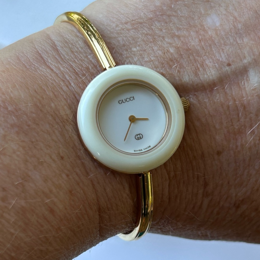 - GUCCI LUXURY Vintage14k Gold Plated Quartz Swiss made bracelet watch - Picture 3 of 6